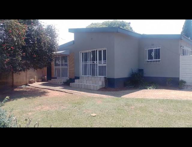 4 BEDROOM HOUSE FOR SALE IN GREENHILLS